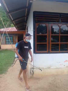 Memutus Penyebaran Covid-19, Pemdes Tanjung Buaya Lakukan Penyemprotan Disinpektan Kerumah Penduduk