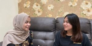 Wajah Cantik Dan Menawan Adisty Gobel Di lintas Sirkuit Drag Car.