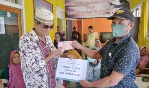 Pemdes Jambusarang Salurkan BLT Tahap 1-3 Pada 72 KPM