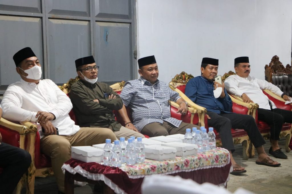 Resmikan Toko TB. Tulus Bangunan, Arifin Jakani Gelar Bukber