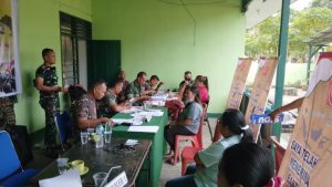 Koramil 14 Bolangitang Salurkan BLT Minyak Goreng Untuk PKLW