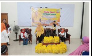 Masa reses ke V, Hj. Idah Syahidah gandeng GSPI kota gorontalo gelar Khitanan Massal dan pemberian sembako untuk  lansia.