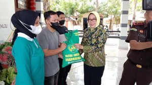 Peringati HBA, Kejati Gorontalo Bagikan Sembako