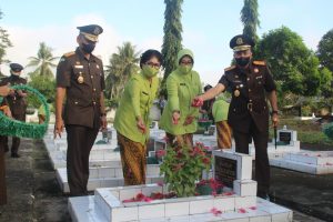 HBA 62 Tahun Dan IAD 22 Tahun, Kejati Gelar ziarah ke Taman Makam Pahlawan