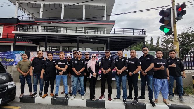 
 Gregarious Auto Club Gorontalo, Berikan 400 Bungkus Takjil Untuk Pengguna Jalan