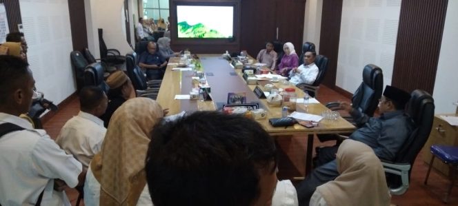 
 Puluhan Pegawai Tidak Tetap (PTT) Sekretariat DPRD Provinsi Gorontalo menghadapi ketidakpastian rekrutmen menjadi Pegawai Pemerintah dengan Perjanjian Kerja (P3K).