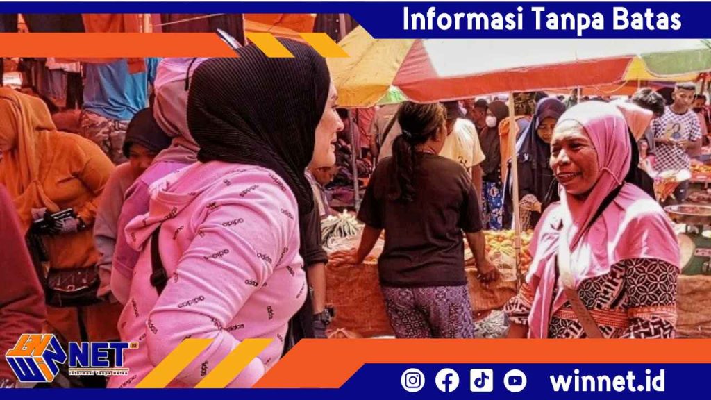 Tinjau Harga Pangan: Indri Dunda Traktir Pengunjung Pasar Andalas