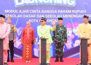 Peringatan Hardiknas Kota Gorontalo, Marten Tampil Menggunakan Pakaian Adat