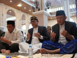 Ketua DPRD Provinsi Gorontalo Thomas Mopili Hadiri Sholat Idul Fitri 1446 H di Masjid Baiturrahim