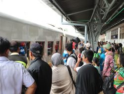 KAI Daop 1 Jakarta Terus Melayani: Antusiasme Pelanggan Kereta Api Terus Tumbuh Sepanjang Tahun 2025