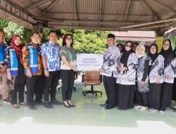 Apresiasi Peran Pendidik dan Dukung Fasilitas Belajar, JTT Gelar Bakti Sosial di Hari Guru Nasional