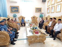 Wakil Ketua DPRD Provinsi Gorontalo Hadiri Penyambutan Menteri HAM RI Secara Adat