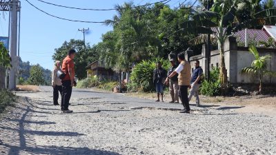 Dari Keluhan Warga ke Aksi Nyata: Manaf Abidin Hamzah Siap Perbaiki Jalan Rusak Isimu Raya Pakai Dana Pribadi