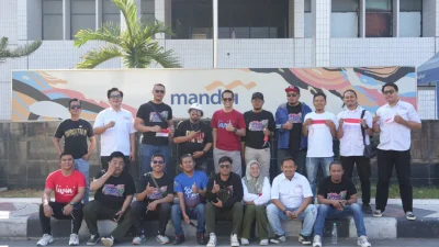 810 Bendera Merah Putih Dibagikan, Bank Mandiri dan SMSI Gorontalo Semarakkan HUT RI ke-81